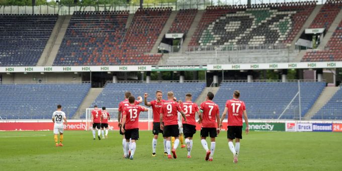 Die Spieler von Hannover 96 wollen zurück in die 1. Bundesliga. Hannover 96 2. Bundesliga