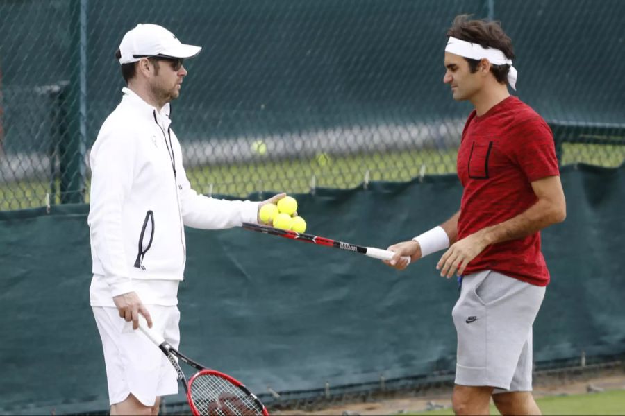 Lüthi (l.) und Federer (r.) während einer Trainingseinheit 2016.