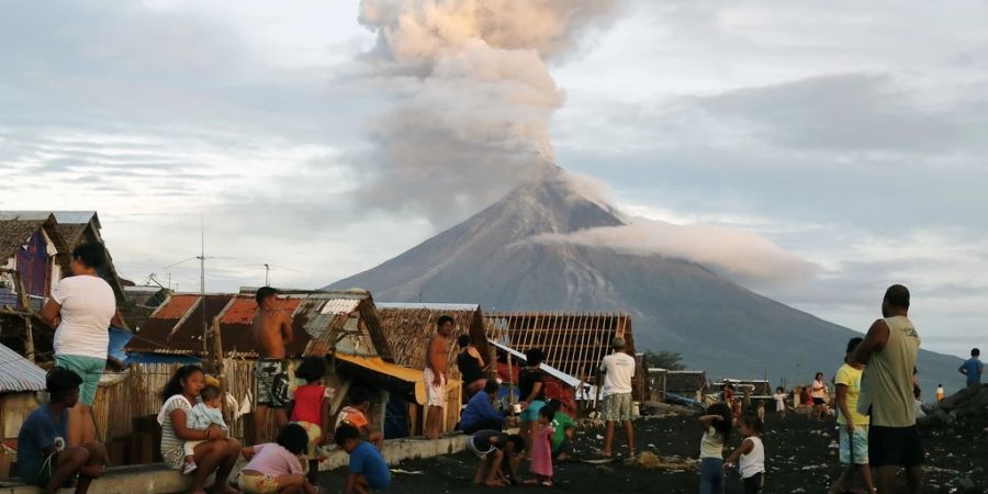 Vulkan Mayon Philippinen Rauchsäule