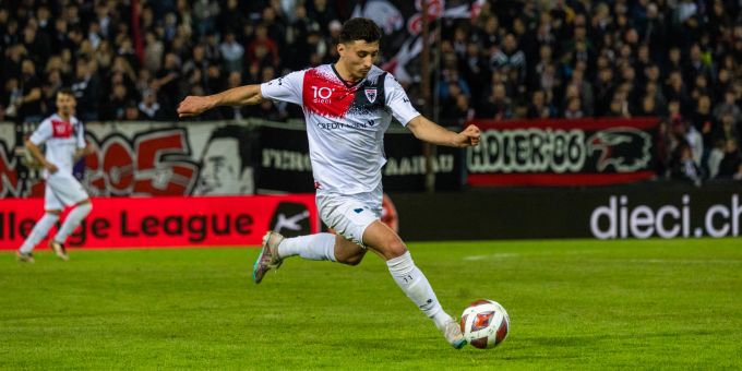 Milot Avdyli (FC Aarau) am Ball. Milot Avdyli (FC Aarau) am Ball.