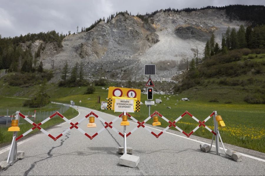 Die Zufahrt nach Brienz GR ist gesperrt.