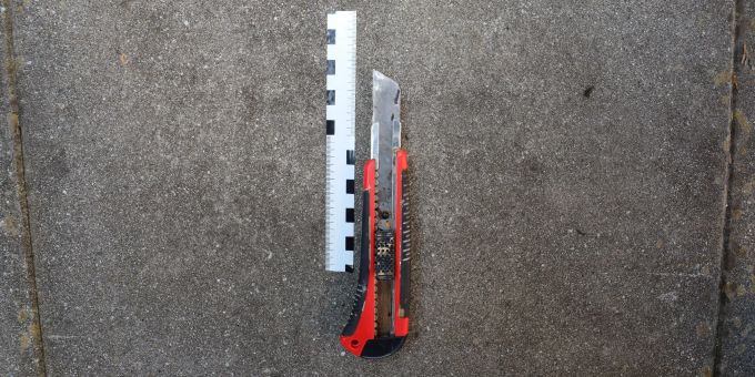 Mitödi GL: Mann (49) wird mit Teppichmesser verletzt. Mitödi GL