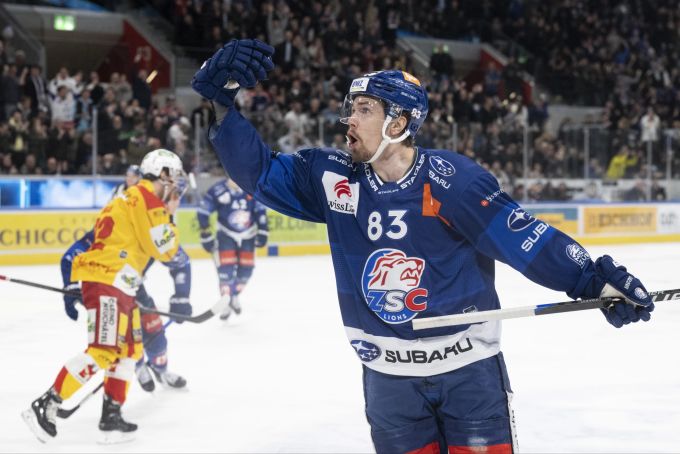 Juho Lammikko lässt die ZSC Lions gegen den EHC Biel früh jubeln. ZSC Lions EHC Biel