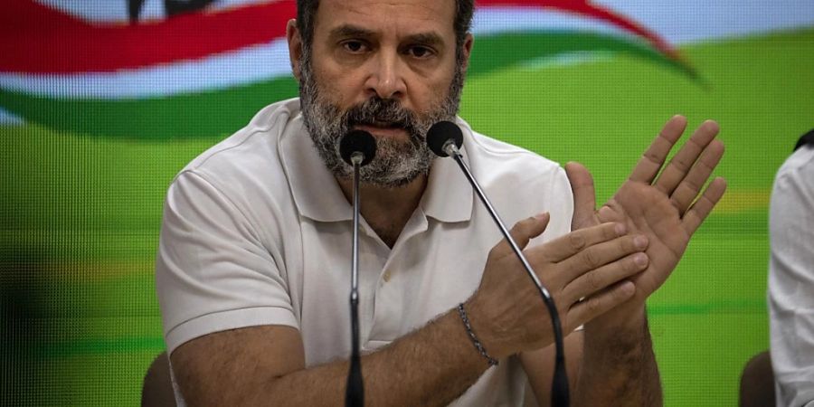 ARCHIV - Rahul Gandhi, Oppositionsführer der Kongresspartei, spricht auf einer Pressekonferenz. Nach dem Urteilsspruch gegen einen der führenden Oppositionspolitiker Indiens, Rahul Gandhi, geht dieser in Berufung. Foto: Altaf Qadri/AP/dpa