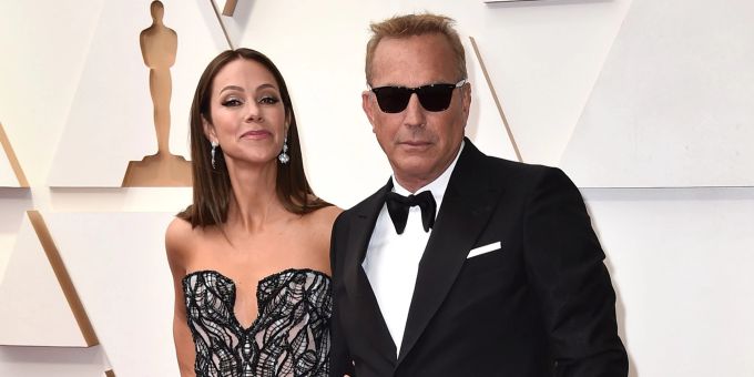 Einst ein Vorzeigepaar, nun in einen Rosenkrieg verwickelt: Christine Baumgartner und Kevin Costner. Christine Baumgartner und Kevin Costner