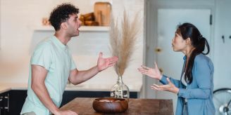 Wichtig - Gewalt in der Beziehung: Diese Warnzeichen sollten Sie kennen