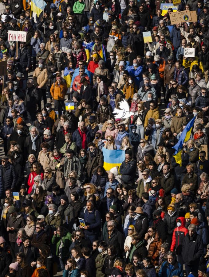Menschen demonstrieren in Zürich gegen die russische Invasion der Ukraine. (Archivbild) Demonstration Zürich Ukraine-Krieg