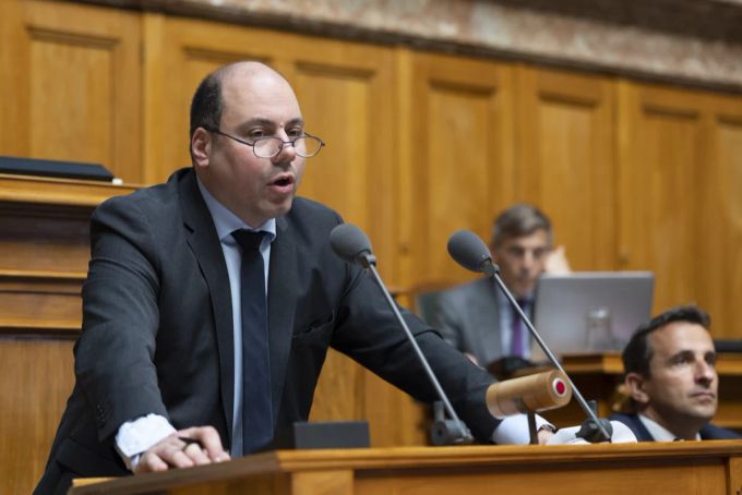 SVP-Nationalrat Mauro Tuena bezweifelt, dass eine Annäherung an die Nato mit der Neutralität vereinbar sei. (Archivbild) SVP Tuena Neutralität Sicherheit