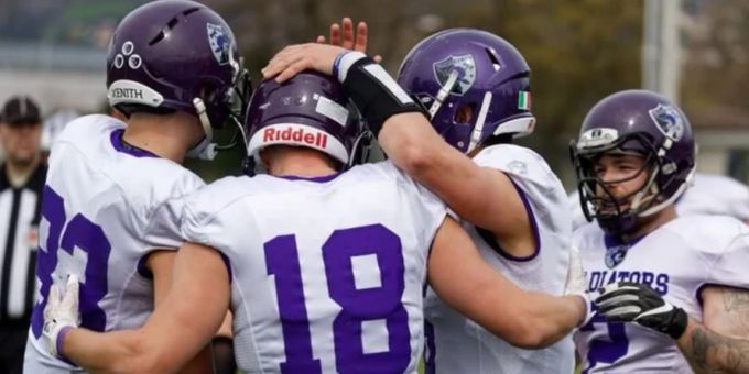 Die Basler Offensive bejubelt den ersten Gladiators-Touchdown, der zum zwischenzeitlichen Ausgleich führte. basel gladiators