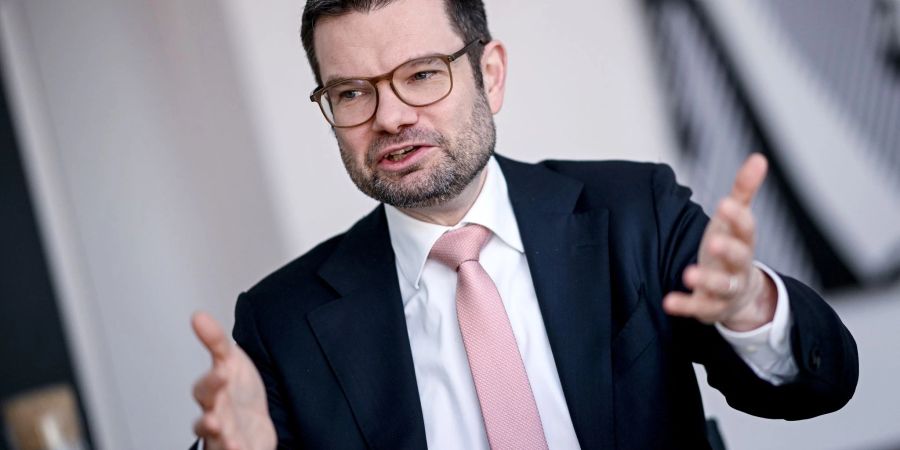 Justizminister Marco Buschmann will Unfallflucht ohne Personenschäden entkriminalisieren.