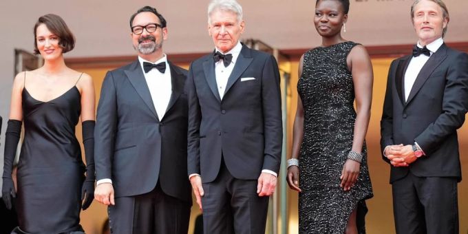 Ein Star im Mittelpunkt: Harrison Ford umringt von seinen «Indiana Jones 5»-Kollegen. Ein Star im Mittelpunkt: Harrison Ford umringt von seinen «Indiana Jones 5»-Kollegen.