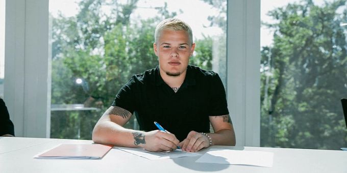Nils de Mol (22) unterschreibt beim FCB für ein weiteres Jahr. FCB