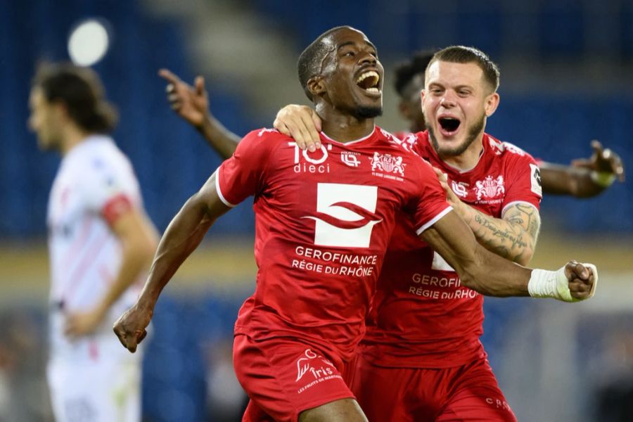 Dafür steigt Stade Lausanne-Ouchy in die Super League auf.