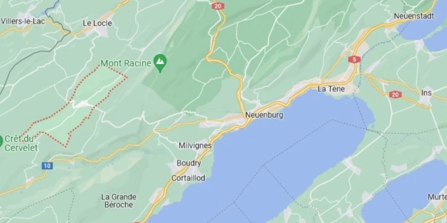 Die Absturzstelle in der Gemeinde Les Ponts-de-Martel befindet sich rund 16 Kilometer westlich der Kantonshauptstadt Neuenburg.