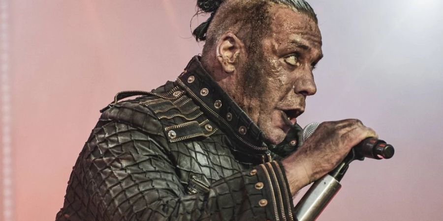 Rammstein-Sänger Till Lindemann während eines Auftritts.