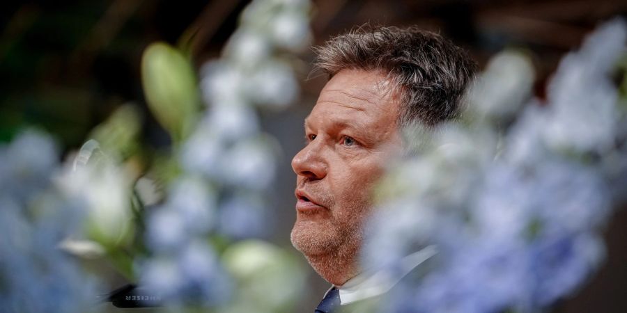 Robert Habeck (Bündnis 90/Die Grünen), Bundesminister für Wirtschaft und Klimaschutz, ist zu Gesprächen auf der Insel Rügen.