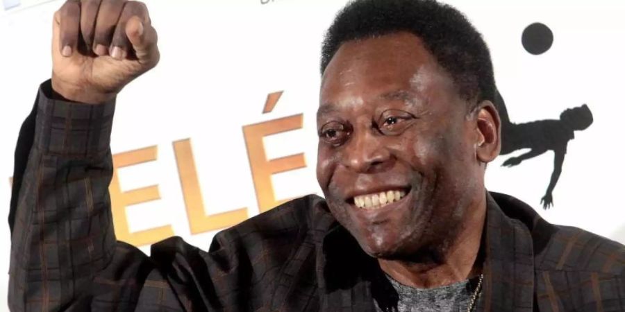 Pelé ist nach seiner Operation gut gelaunt. Foto: Mourad Balti Touati/EPA/dpa