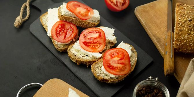 Tomatenbrot mit Feta