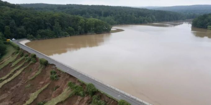Der Blick von oben auf die Steinbachtalsperre am 16. Juli. Steinbachtalsperre