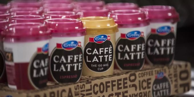 Das berühmte «Caffè Latte» der Emmi AG. Es soll künftig beim Nutri-Score eine schlechtere Bewertung erhalten. «Caffè Latte» Nutri-Score