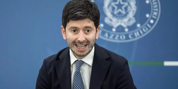 Roberto Speranza, Gesundheitsminister von Italien, spricht bei einer Pressekonferenz.Foto: Roberto Monaldo/LaPresse/AP/dpa Roberto Speranza