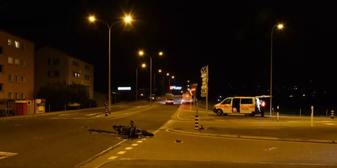 Ein 19-jähriger Motorradfahrer wurde schwer verletzt. Unfall