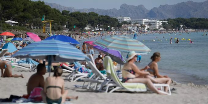 Ferien am Strand: In diesem Sommer ist das Covid-Risiko wieder grösser. (Symbolbild) Coronavirus Mallorca