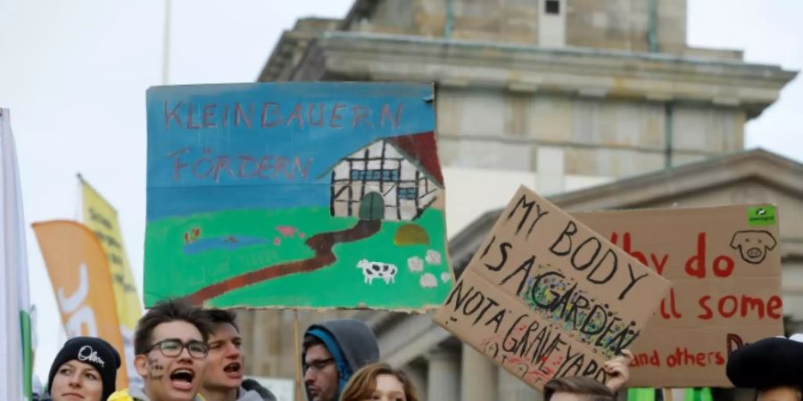 Jugendliche bei einer Demonstration in Berlin