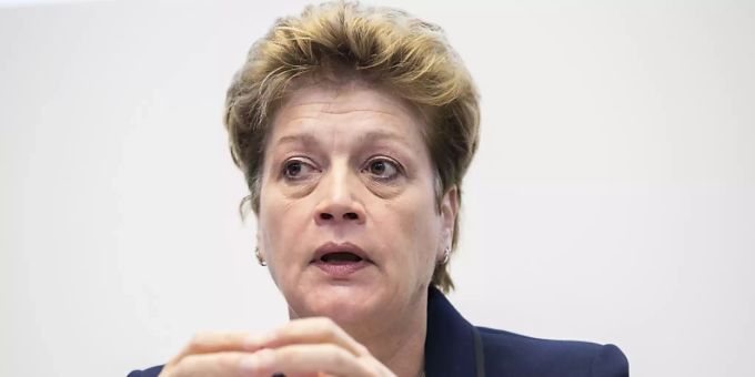 EDK-Präsidentin Silvia Steiner (Die Mitte) hält lokale Massnahmen zur Eindämmung des Coronavirus an den Schulen für wirkungsvoller als eine einheitliche Schweizer Lösung. (Archivbild) EDK-Präsidentin Silvia Steiner (Die Mitte) hält lokale Massnahmen zur Eindämmung des Coronavirus an den Schulen für wirkungsvoller als eine einheitliche Schweizer Lösung. (Archivbild)