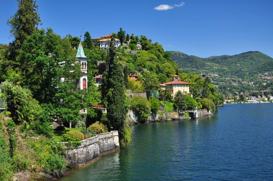 Die Villa Taranto liegt auf einer Anhöhe in der Nähe des Sees.