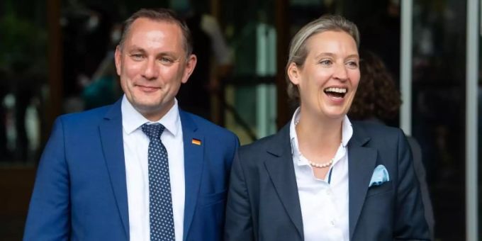 Tino Chrupalla und Alice Weidel bilden die neue Doppelspitze der AfD-Fraktion im Bundestag. Foto: Bernd von Jutrczenka/dpa Tino Chrupalla und Alice Weidel bilden die neue Doppelspitze der AfD-Fraktion im Bundestag. Foto: Bernd von Jutrczenka/dpa