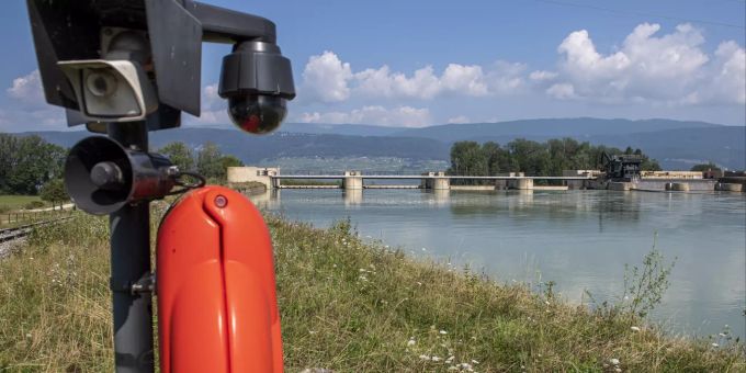 Das Wasserkraftwerk Hagneck, aufgenommen am Donnerstag, 22. Juli 2021, in Hagneck. Der Hagneckkanal ist eine acht Kilometer lange Verbindung zwischen der Aare bei Aarberg und dem Bielersee.
