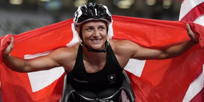 Manuela Schär jubelt über Gold an den Paralympics. Paralympics