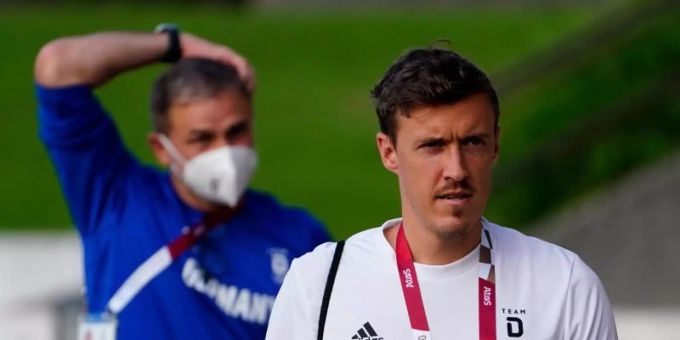 Max Kruse (r) ist Trainer Stefan Kuntz (l) für die Olympia-Nominierung dankbar. Foto: Matt Slocum/AP/dpa Max Kruse (r) ist Trainer Stefan Kuntz (l) für die Olympia-Nominierung dankbar. Foto: Matt Slocum/AP/dpa