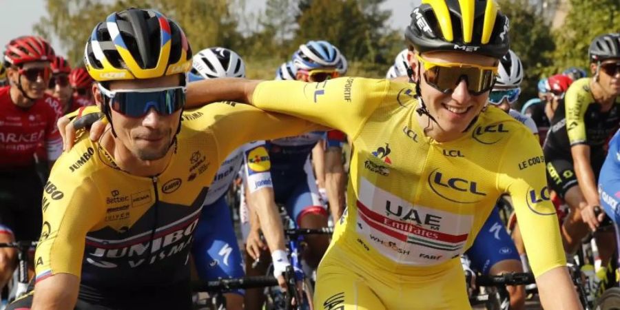 Die Slowenen Tadej Pogacar (r) und Primoz Roglic sind beim WM-Strassenrennen dabei. Foto: Christophe Ena/AP/dpa