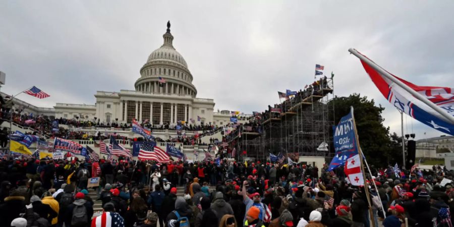 ARCHIV - Anhänger von US-Präsident Donald Trump stürmten im Januar das US-Kapitol. Foto: Essdras M. Suarez/ZUMA Wire/dpa