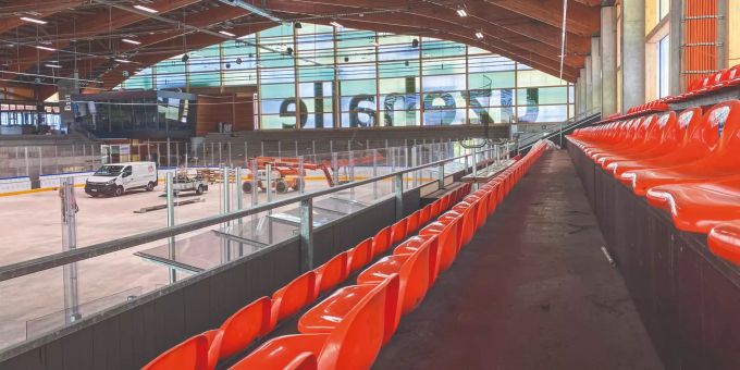 Uzehalle_innen