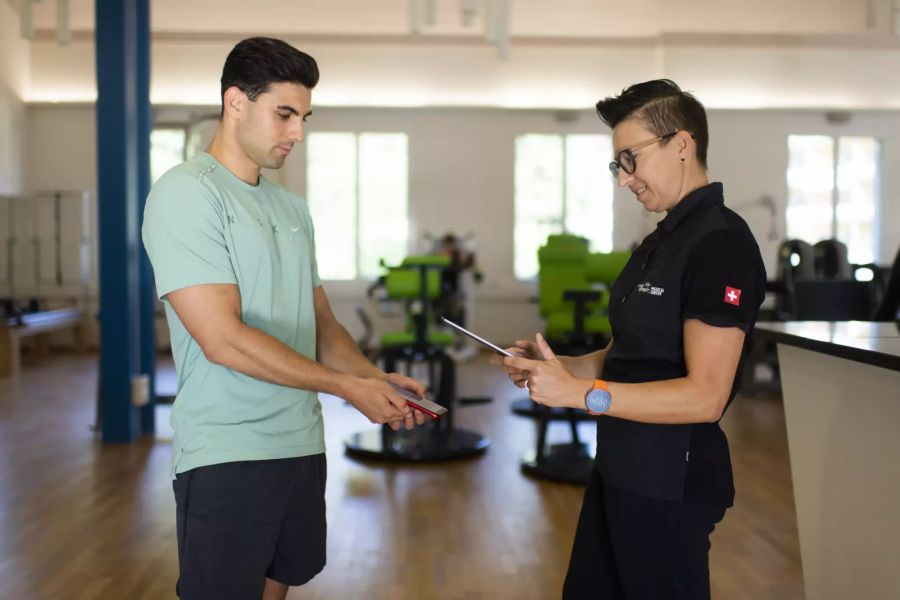 Ins Fitnesscenter kommt man nur noch mit Covid-Zertifikat.