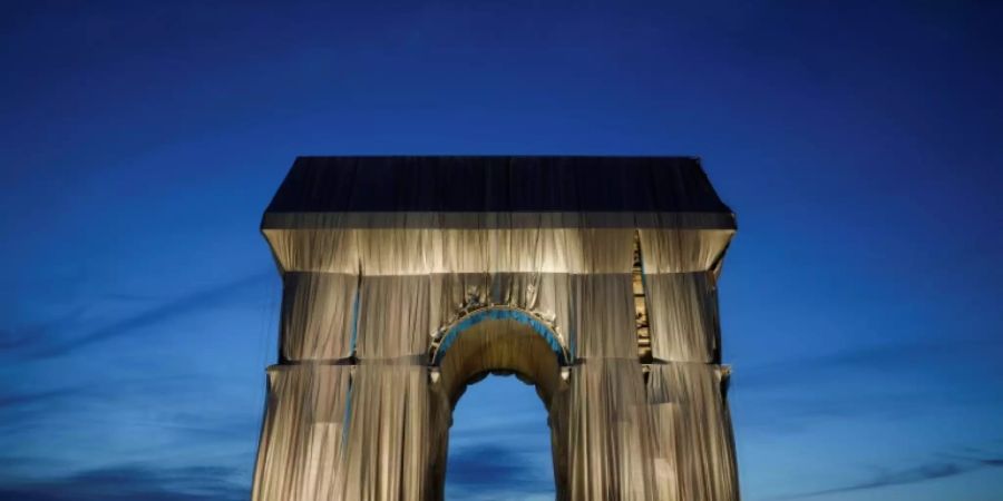 Der verhüllte Triumphbogen in Paris
