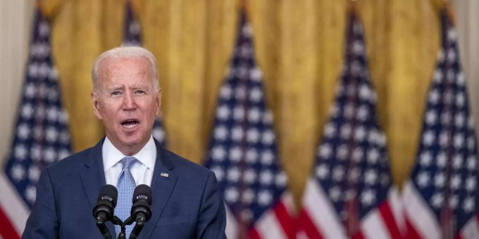 Lage in Afghanistan - Biden schickt Verstärkung – und verteidigt Abzug
