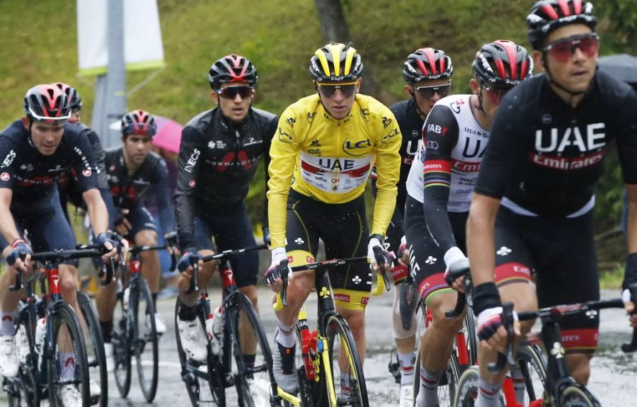 Tadej Pogacar fährt an der Tour de France allen davon.