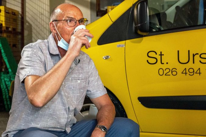 Eine kurze Kaffeepause für Hubert Jenny.