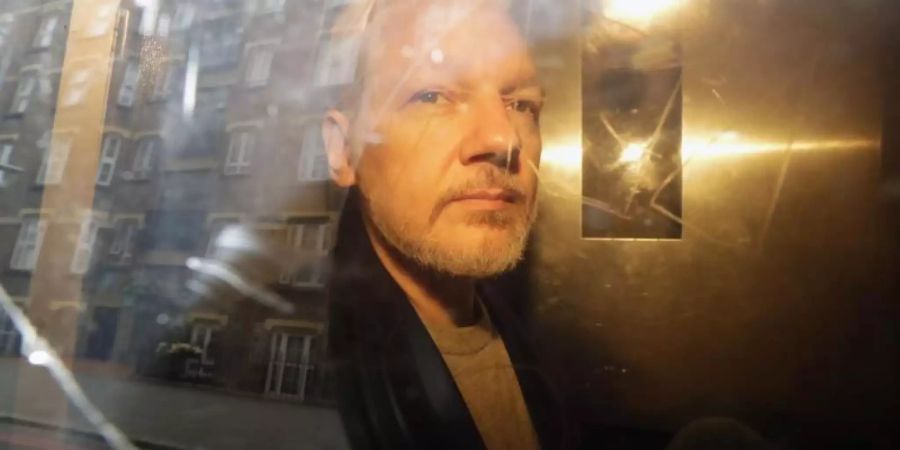 Julian Assange nach einem Gerichtstermin in London am 1. Mai. Foto: Matt Dunham/AP