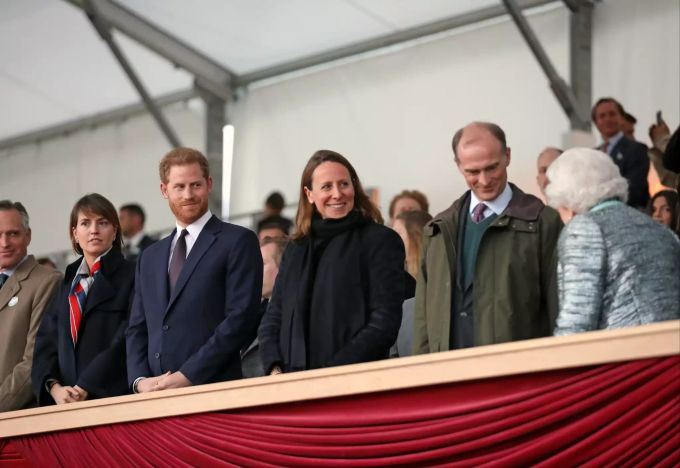 Königin Elisabeth II. und der Prinz Harry nehmen am Festzug der Royal Windsor Horse Show auf dem Gelände von Windsor Castle teil. Prinz Harry Queen