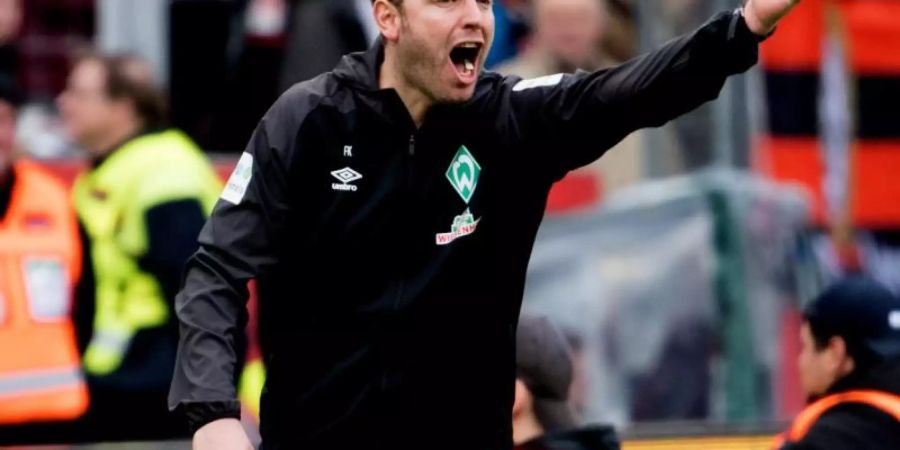 Sitzt gegen Mainz erstmals als «Trainer des Jahres» auf der Werder-Bank: Bremen-Coach Florian Kohfeldt. Foto: Federico Gambarini/dpa