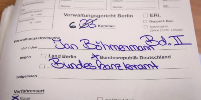 Böhmermann Scheitert Mit Klage Gegen Kanzleramt Wegen Kritik An ...