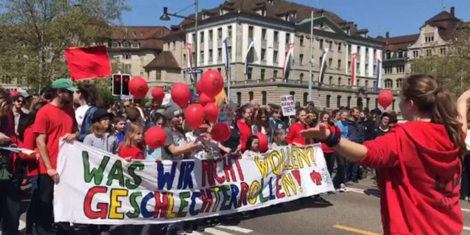 Am 1. Mai liefen auch Kinder der Gruppe «Rote Falken» mit. 1. Mai Klimastreik