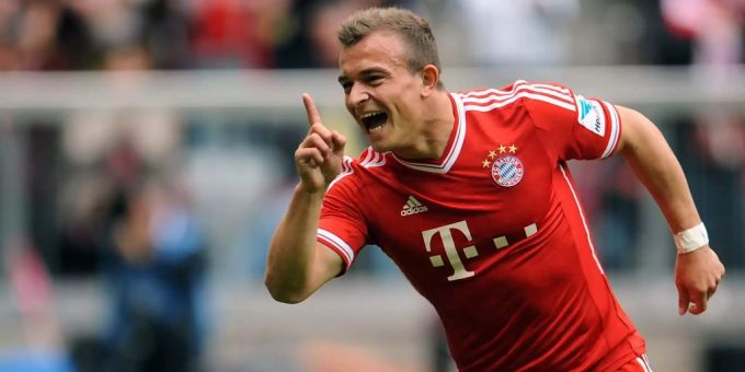 Xherdan Shaqiri jubelt nach einem Treffer für Bayern München. Xherdan Shaqiri Bayern München.