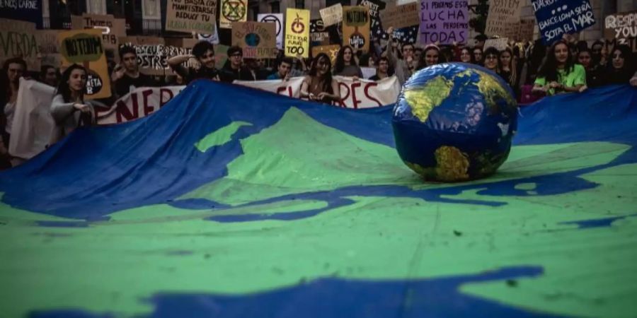 Demonstration für mehr Klimaschutz in Barcelona. Foto: Matthias Oesterle/ZUMA Wire