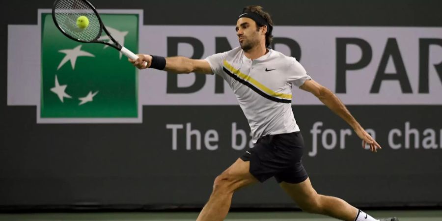 Roger Federer schlägt